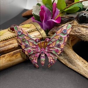 Joan Rivers Butterfly brooch 🔥